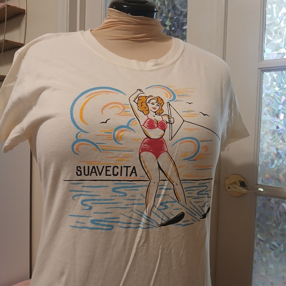 Suavecita Graphic T-Shirt Surfer Girl